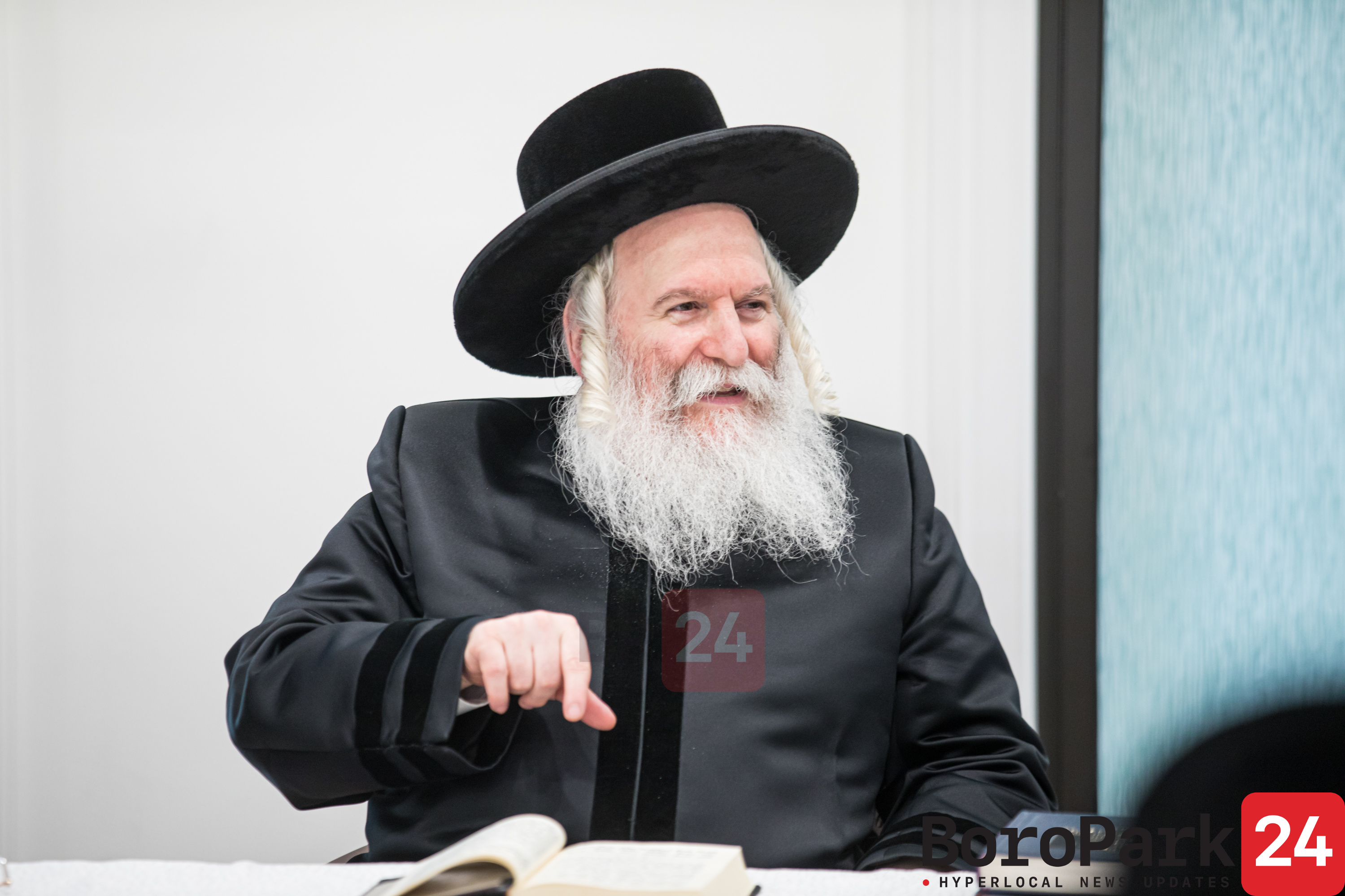 Bobov Rebbe Visits Linden – Boro Park 24