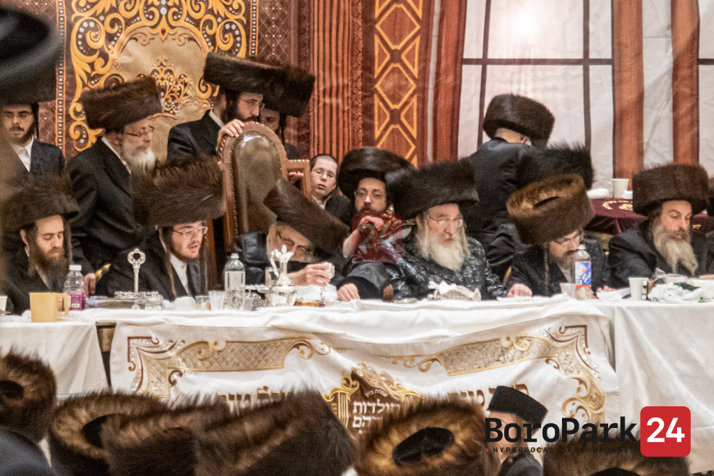Photo Gallery Toldos Avrohom Yitzchok Rebbe Motzei Shabbos in Boro