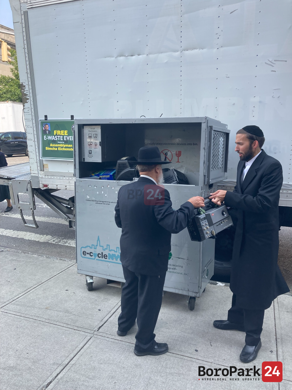 community-residents-take-advantage-of-assemblyman-simcha-eichenstein-s