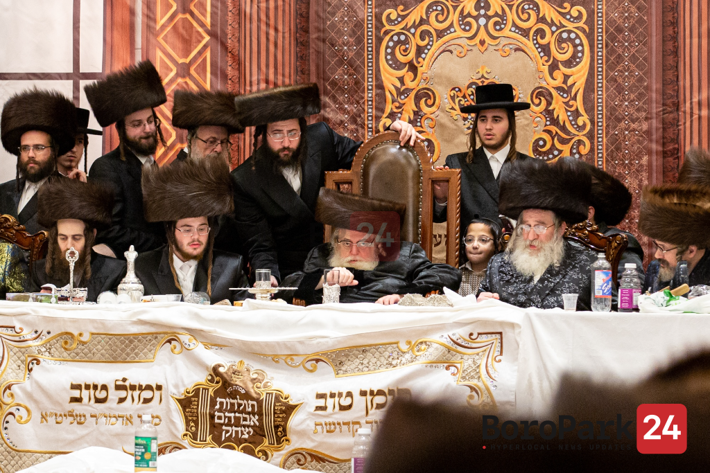 Photo Gallery Toldos Avrohom Yitzchok Rebbe Motzei Shabbos in Boro